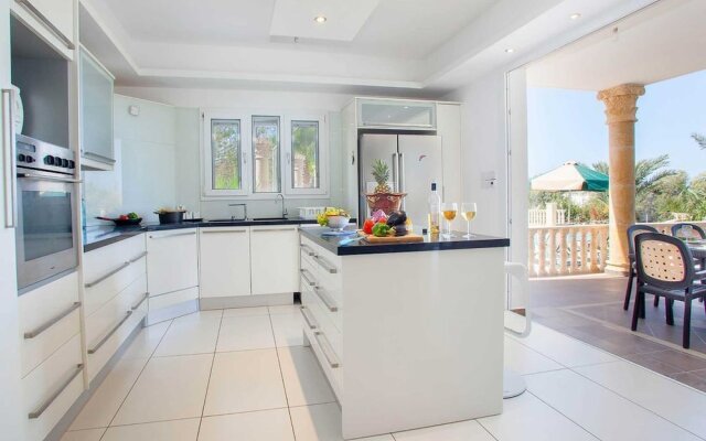 Twin Palms - Exclusive Luxury Villa Near Latchi