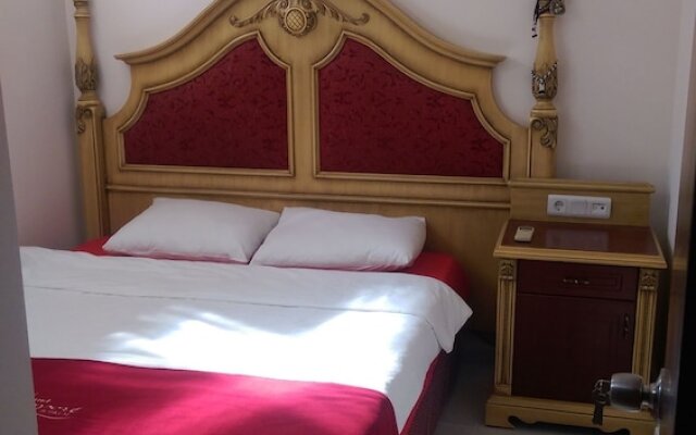 Zuzu's Kitchen & Apartments