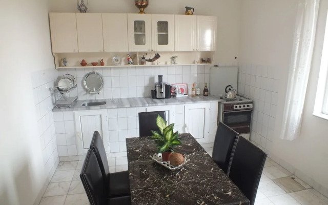 Guest House Lazuri