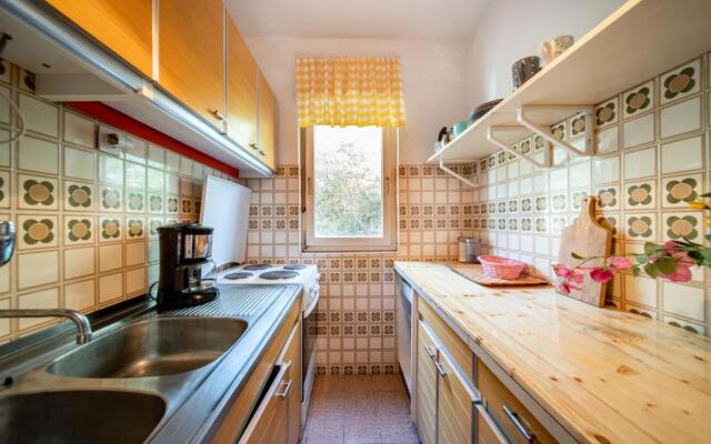 Fia 70s Beach Apartment