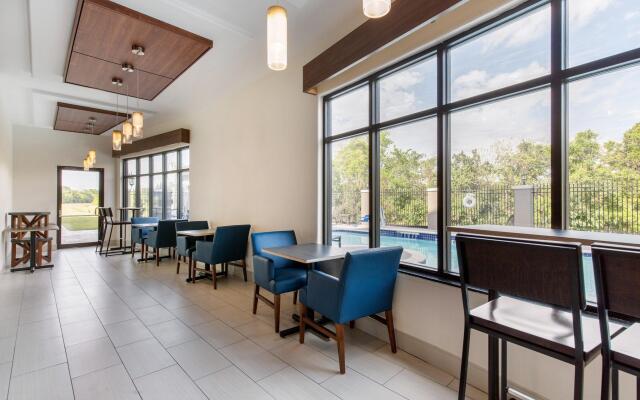 Holiday Inn Express Hotel & Suites Houston-Alvin by IHG