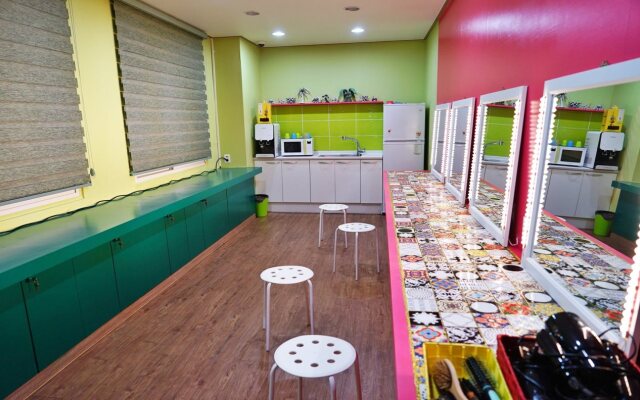 Party Guesthouse - Hostel