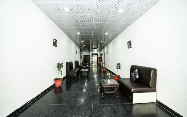 Hotel C P Palace by OYO Rooms