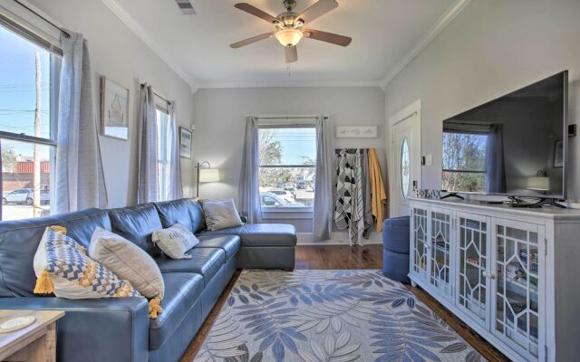 < 2 Mi to Pleasure Pier: Cozy Beach Bungalow