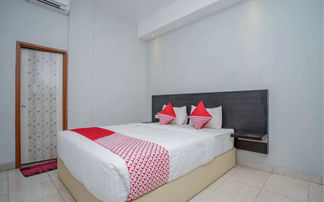 Super OYO 1763 Dinda Residence Syariah