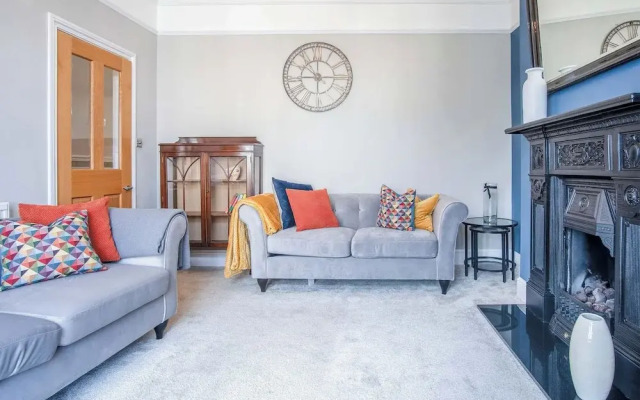 Overland Road 4 Bed House Mumbles