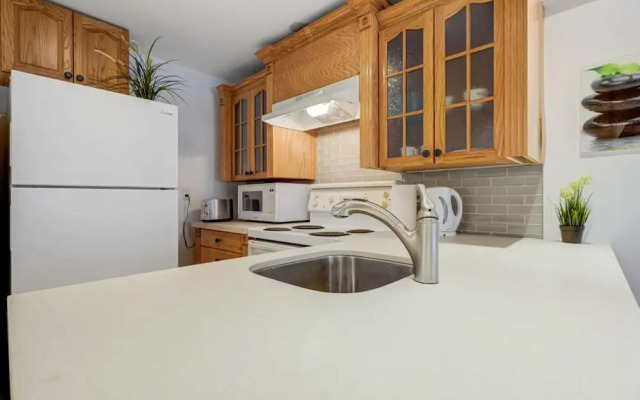 Comfortable Whitby 2 Bedroom Lower Suite