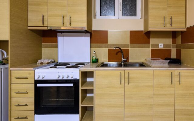 Kyparissia Garden Retreat - Cosy Master Suite