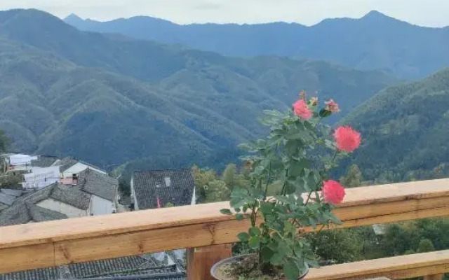 Xiuning wood pear hong home stay in the cloud