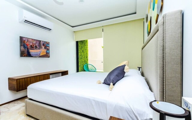 Amazing Studio, Steps to Beach, AC, Best Location