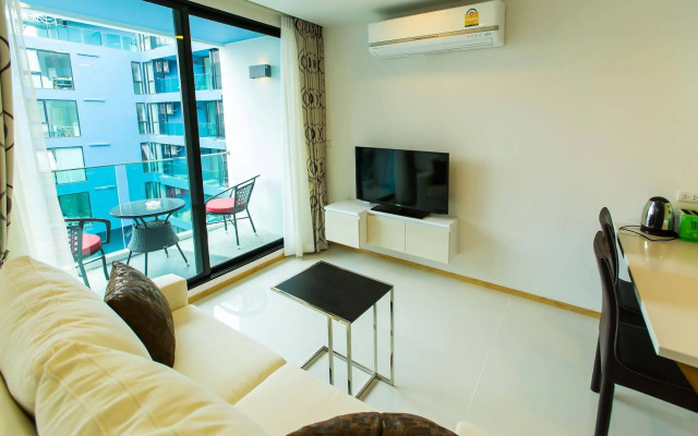 Acqua Condominium