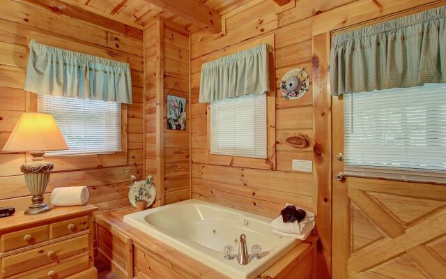 Autumn Leaves 1 Bedroom 1 Bathroom Cabin