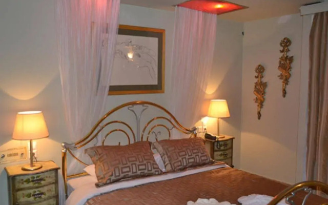 Hotel Queens Leriotis