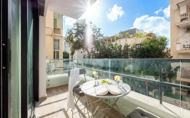 Sunny Chic in TLV Center by Sea N' Rent
