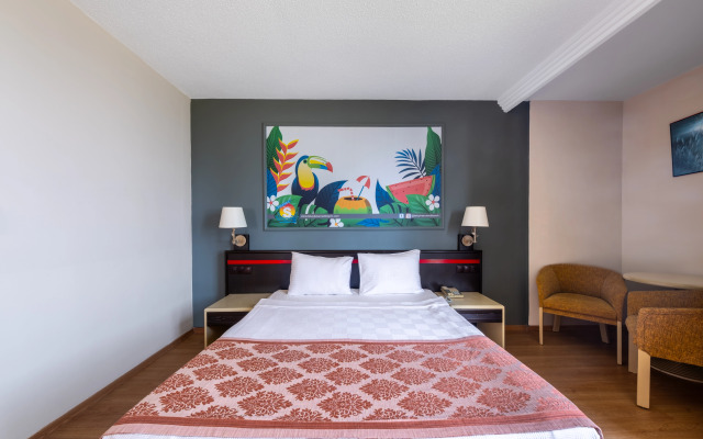 Senza Sunset Beach Hotel