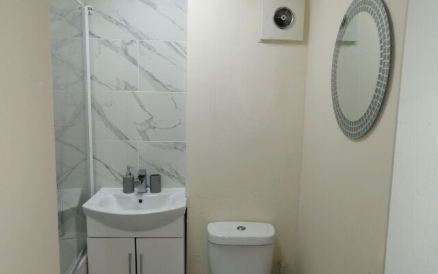 London's Calling U! A Lovely 2 Bedhome Sleeps 1-5!