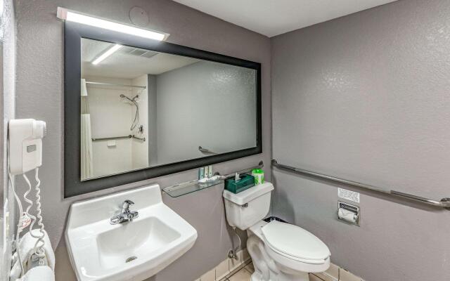 Quality Inn I-10 East near Frost Bank Center