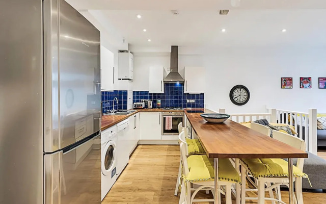 Modern Comfort Two Bedroom Gem on the Rye