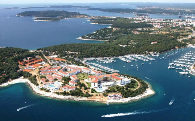 Two Bedroom Apartment Valdebecco for 5 persons