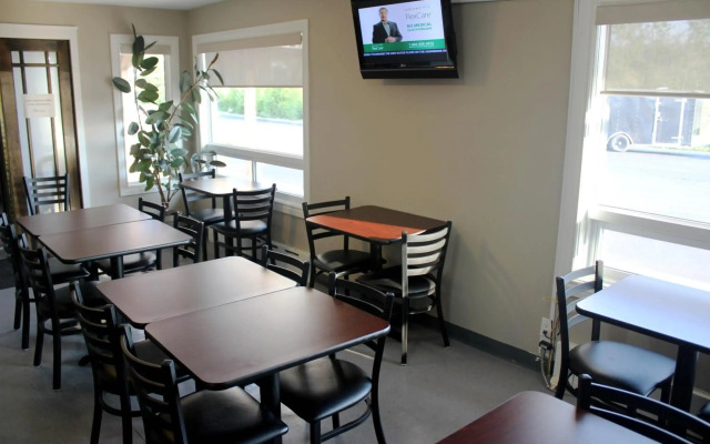 Moonlight Inn and Suites