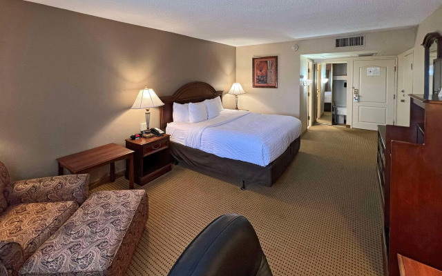 Clarion Inn Garden City