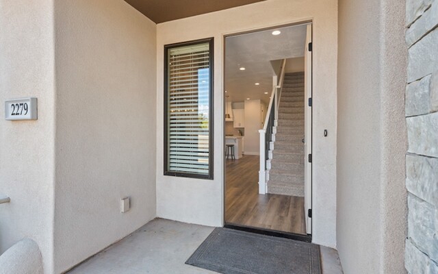 Reunion HQ by RedAwning