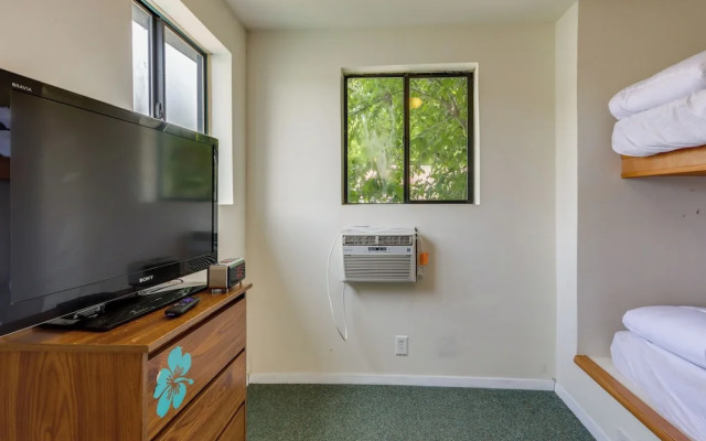 Lakefront Versailles Vacation Rental w/ Dock!