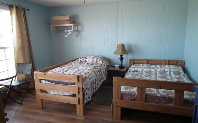 Points East Beach Motel