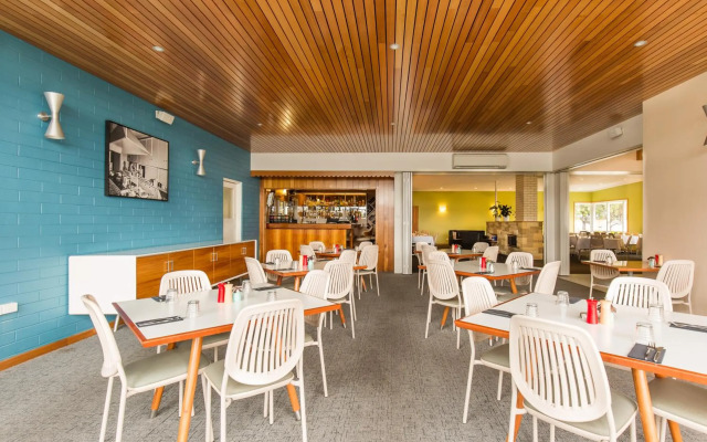 Riverfront Motel & Restaurant