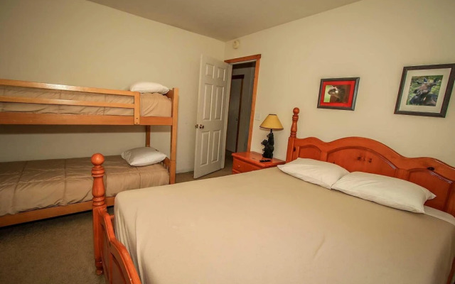 Forest Treehouse 1473 by RedAwning