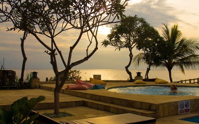 Lovina Beach Club & Resort
