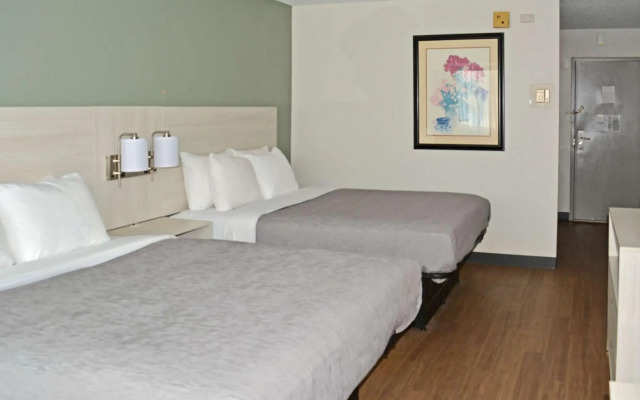 Ramada by Wyndham East Syracuse Carrier Circle