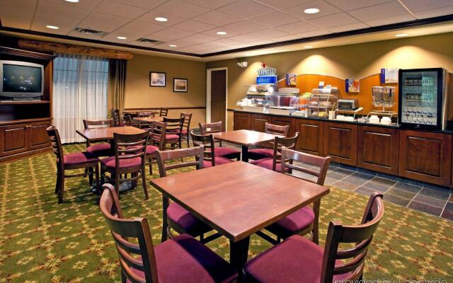 Holiday Inn Express Hocking Hills-Logan