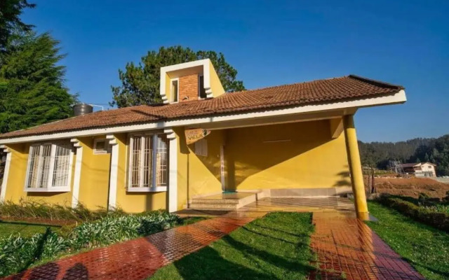 Rustic 3-BR Villa w/ Front & Back Yards in the mountains