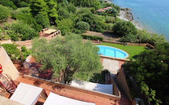 Mansion in Capo Vaticano by the Sea