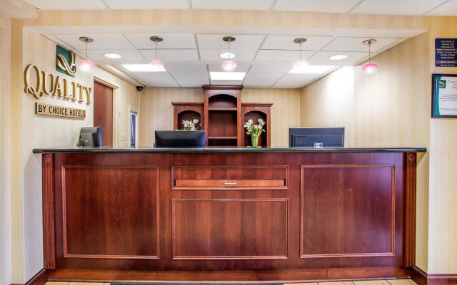 Hibiscus Inn & Suites
