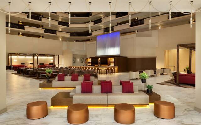 Hilton Phoenix Suites