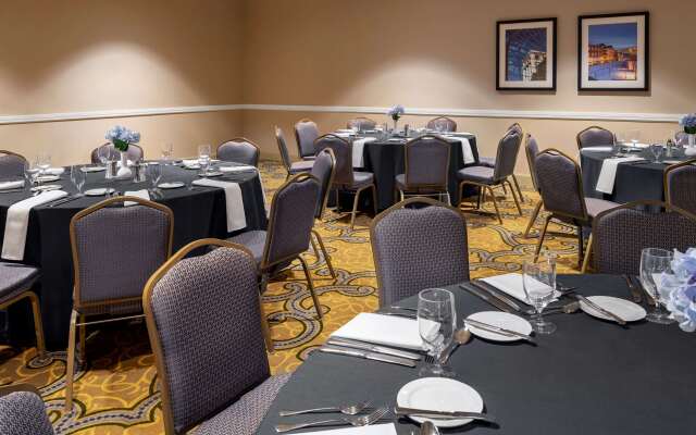 Hilton Indianapolis Hotel & Suites