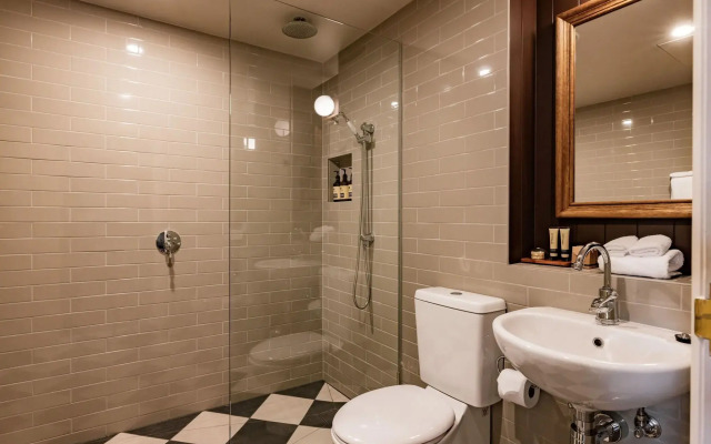 Hadley's Orient Hotel