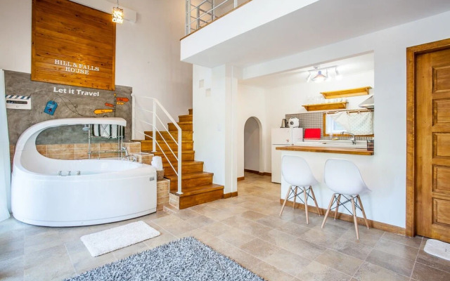 Hill & Falls House