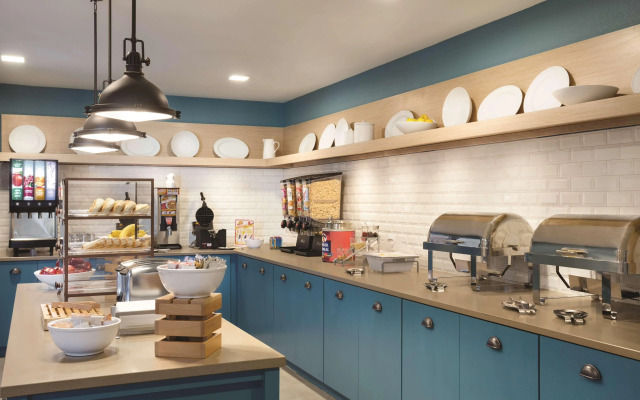 Country Inn & Suites by Radisson Lawrence