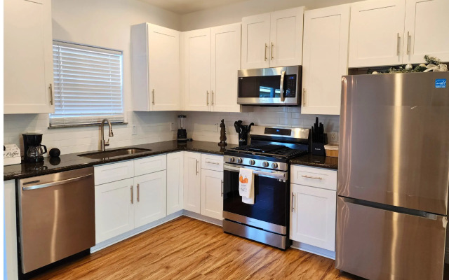 Modern 3 Bedroom Retreat in Pearland