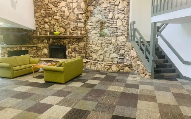 University Inn & Suites Stevens Point