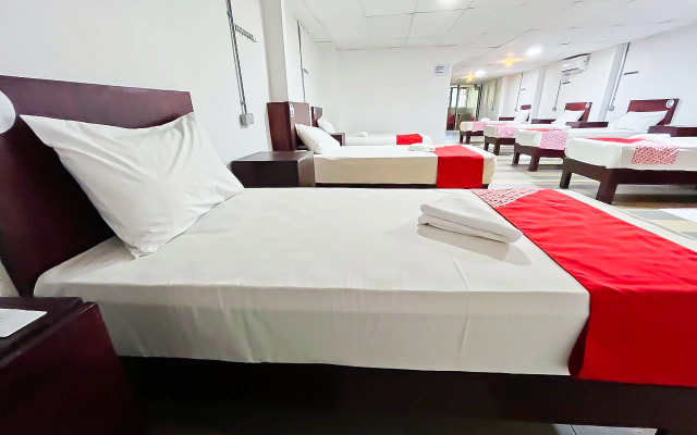 OYO 90572 J Hotel Masjid India