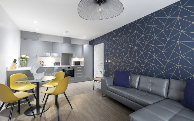 Elliot Oliver -Stylish 2 Bedroom Apartment With Parking In The Docks