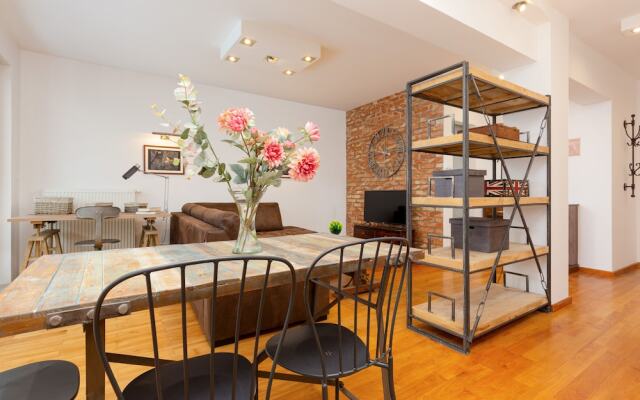 Broniwoja Apartment by Renters