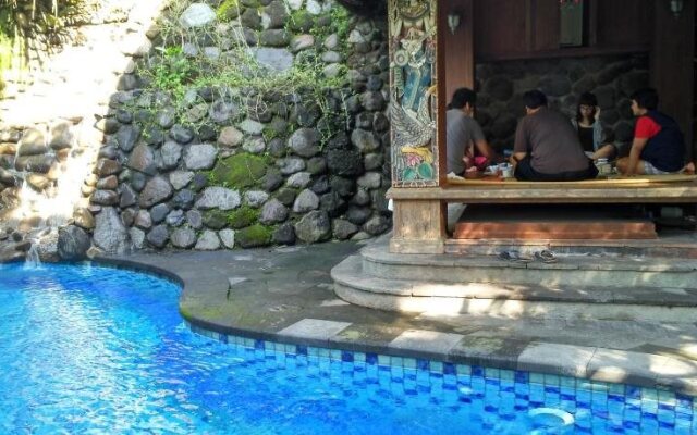Omah Pakem (Serenity in Nature)