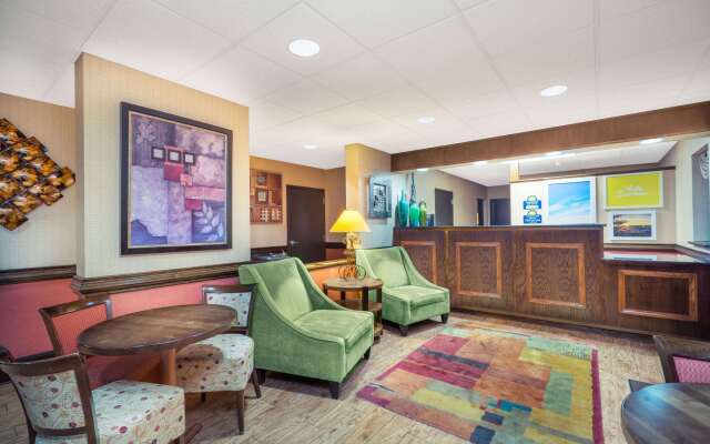 Days Inn by Wyndham Asheville Downtown North