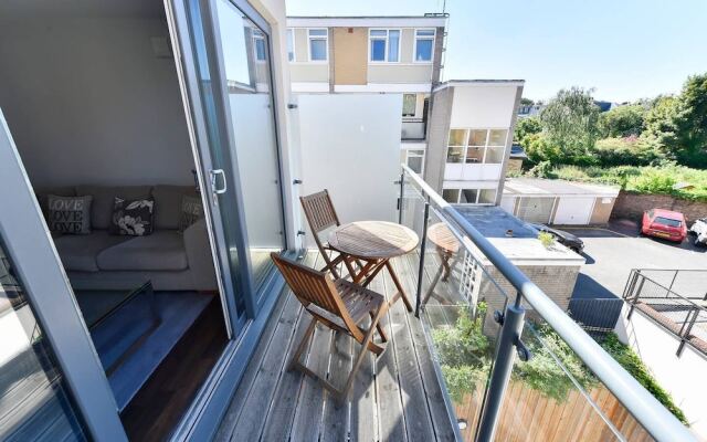 Superb Apt For 6 W Balcony, 10Mins To East Putney