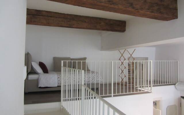 Garibaldi Luxury Home - Royal Solution